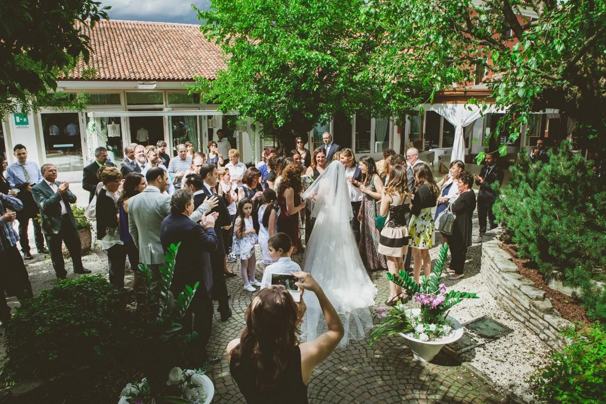 festeggiamenti sposi arrivo casa dei gelsi